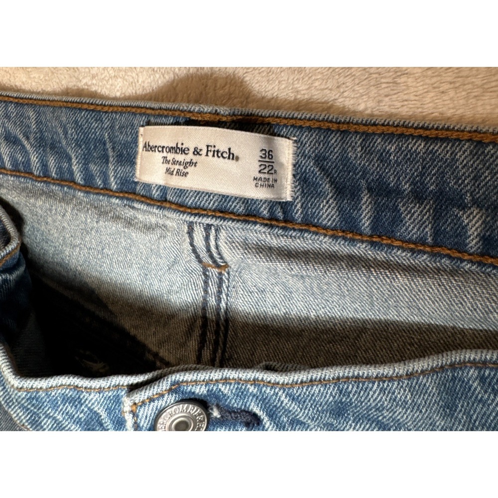 Abercrombie and Fitch Womens Jeans The Straight Mid Rise 36 x 22R Light Wash NWT - Picture 4 of 9